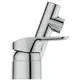 Chromfarbener Wasserhahn von Ideal Standard mit einem funktionalen Design, geeignet für Friseursalons, mit einem Griff zur Steuerung des Wasserflusses.